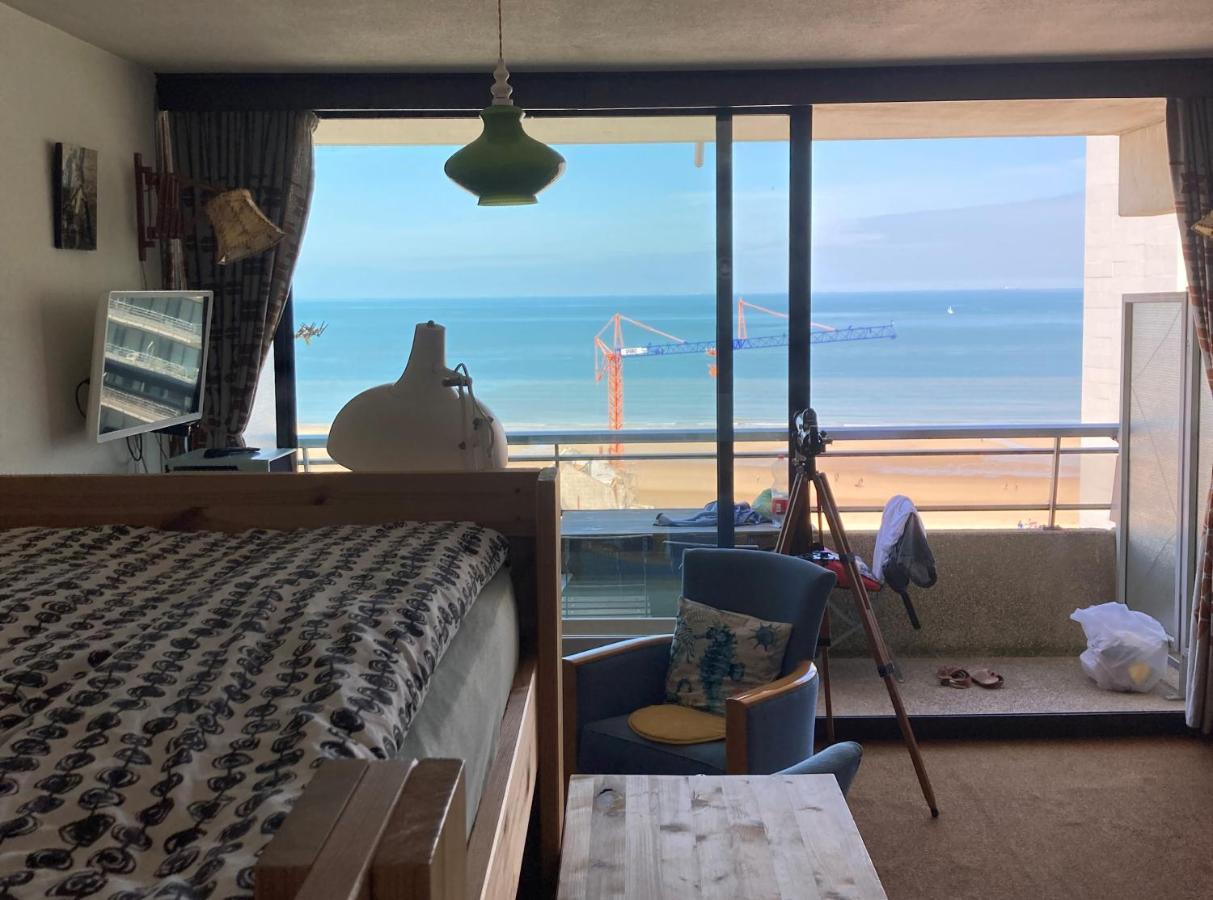 Tiny Apt W/ Balcony And Seaview, Even Out Of Your Bed ! Ostende Exterior foto